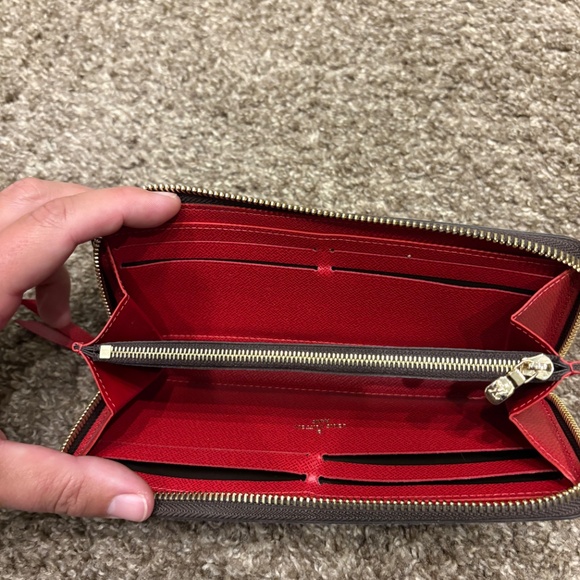 Authentic LV wallet - Picture 2 of 6